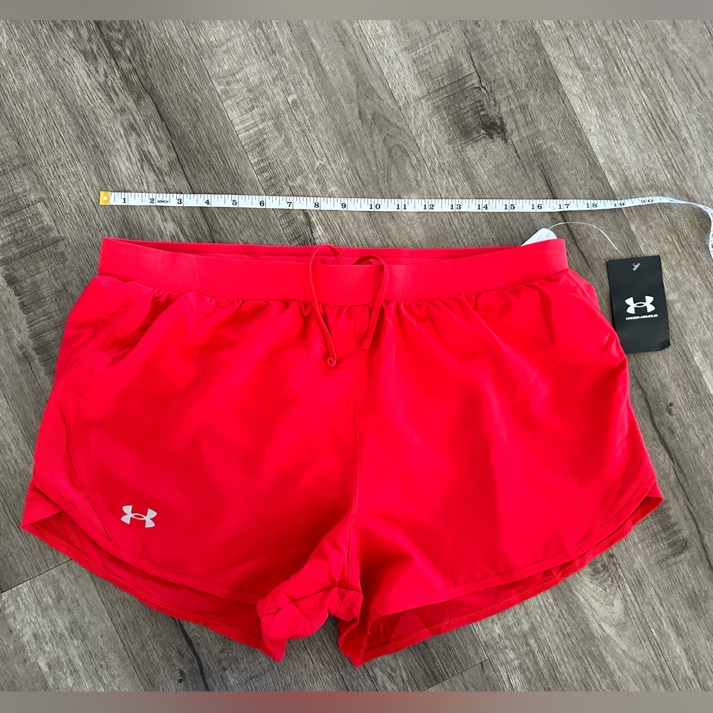 NWT Women’s Under Armour Shorts L